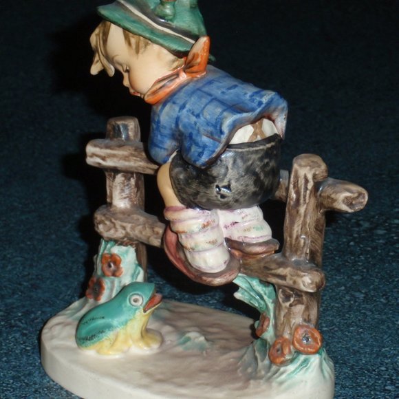 "Retreat To Safety" Goebel Hummel Figurine #201/I TMK5 - Boy On Fence With Frog! - Picture 7 of 10
